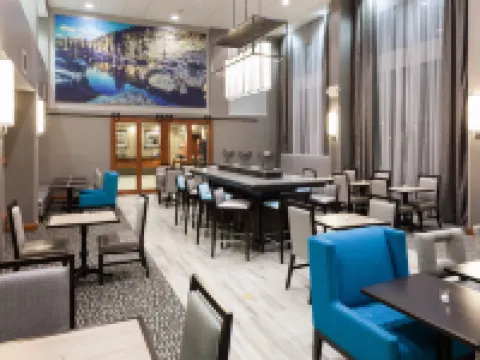 Hampton Inn & Suites Tulare Hotels in Tulare