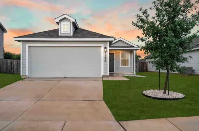Serenity by Lackland: Family-sized home in San Antonio Hotels near 7-Eleven