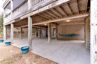 "Good Tides" Oceanside beach house with private heated pool & hot tub, Duck, NC
