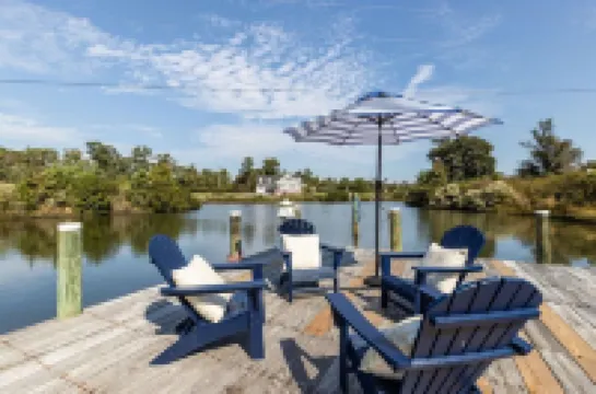 Home on Jackson Creek Home w/kayaks, bike, dock. Available guest cottage extra.