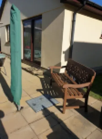 Large 3 bed bungalow set in Woodland grounds near Tamar lakes and local beaches
