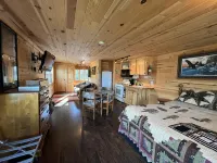 Beautiful Upper Suite on Nelson Lake with Balcony & Lakeviews!