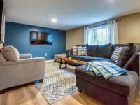 Charming Newly Renovated Home Hotels in Campton