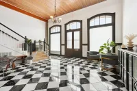 The McKinley on Elgin's Historic Main Street Hotels in Elgin