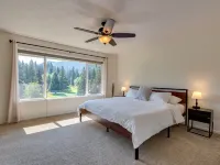 Vintage Golf/Ski Condo Near Mt. Hood w/ Beautiful Views ウェルチズのホテル
