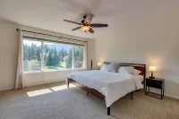 Vintage Golf Course View Condo Near Mt. Hood/Skiing - Wood Fireplace Hotels in Welches