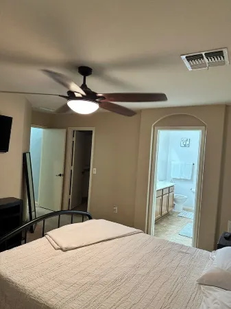 Cozi 3 bedroom with pool table and full bar