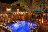 Modern Cabin-Stunning Mtn Views-Hot Tub-Ping Pong&Arcade-FirePit-Pet Friendly!