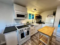 Enchanting Creekside Retreat: Your Downtown Oasis Hotels in Hopland