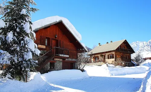 Chalet for 10 people in Puy St Vincent 150m from the slopes private parking
