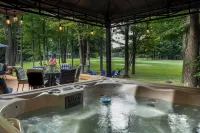 Spacious Golf/Ski Group Retreat  On Golf Course with On Site Hot Tub & Game Room