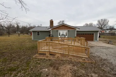 Quilter's retreat with 3 quilting spaces and 2 full bathrooms!