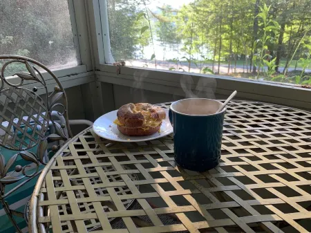 Private Adirondack lakefront Cottage on Loon Lake