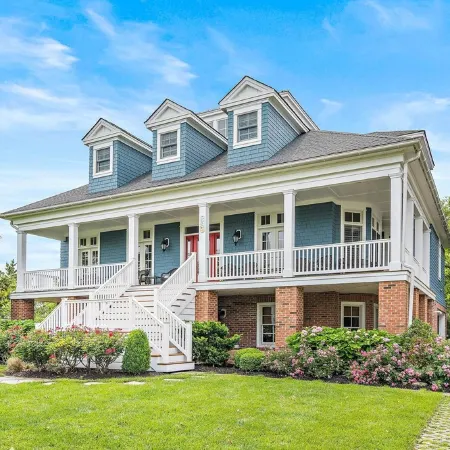5-bedroom vacation home just a short walk to Cape May Beach