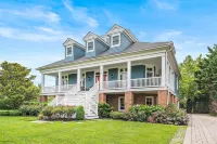 5-bedroom vacation home just a short walk to Cape May Beach - Hot Tub