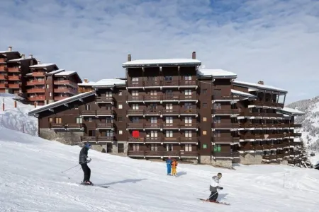MERIBEL-MOTTARET Apartment Ski in ski out 1800m balcony south mountain view Отели рядом с достопримечательностью «Moncler»