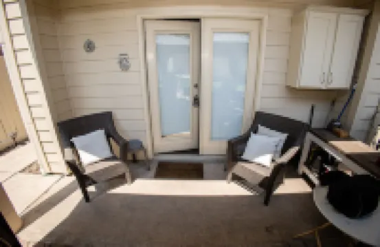 Charming Suite, inside the loop/pet friendly w/ outdoor gazebo,Private Entrance