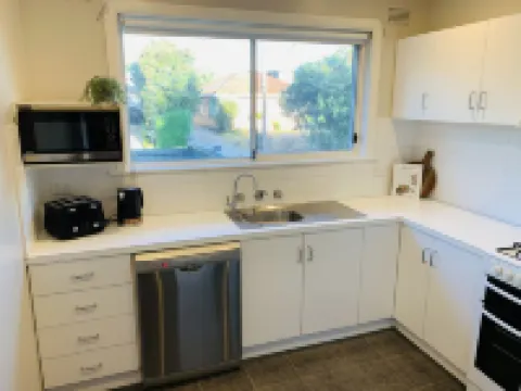Central & Tranquil Two-Bedroom Home in the Heart of Essendon Hotels in Essendon