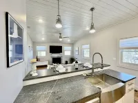 Beautiful Serene Carriage House Apartment