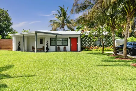 Tropical Beach House!