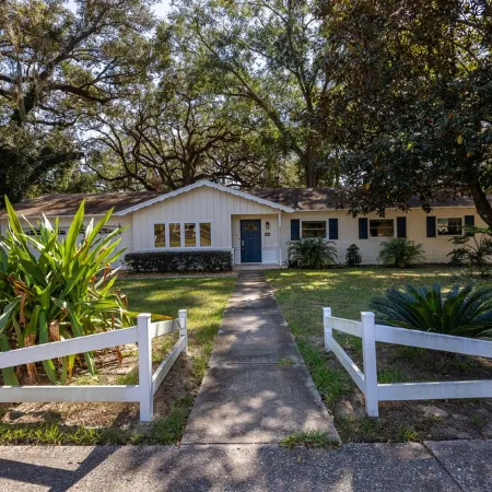 Near UF - Cozy Stay - Kitchen - Washer/Dryer