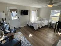 Cozy Historical Studio just steps from beach access! Newly Renovated