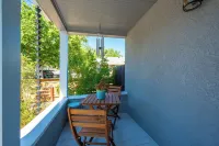 Charming Bungalow 2Bd/2ba Office Ensuite Incl All Utilities Incl! Walk Downtown!