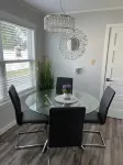 Pet-Friendly Charming  & Cozy 3-bedroom house AC & WiFi in pleasant Youngstown
