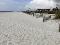 Cottage Cozy Corner Boat Parking 2 Blks. from Boat Ramp 7 Min. Drive to Beach
