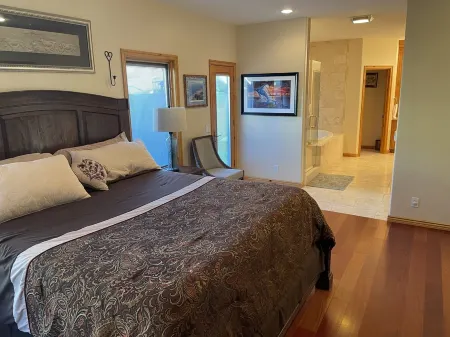 "Santa Fe style at the Beach" Отели рядом с достопримечательностью «Эмма Вуд Стейт Бич»