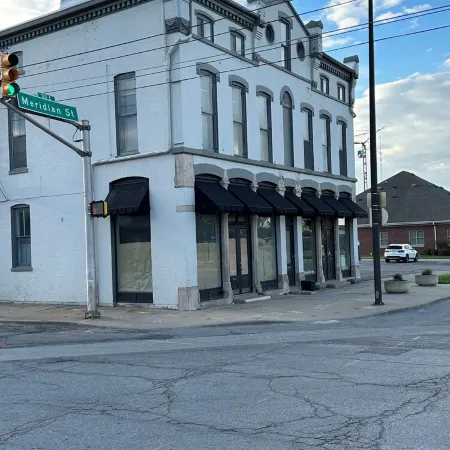 Stadium Stays #2 in downtown INDY. 5 minute walk to the Stadium. Free parking.