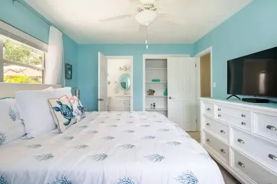 Family friendly private home with pool and close to the beaches Hotels near Holmes Beach Skate Park