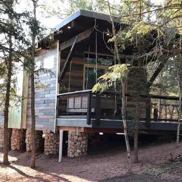 Rock Rest Eco-Cabin on 2 acre forested lot. Mins from Wolf & Wildlife Sanctuary.