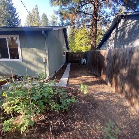 West Side Cozy Studio with Private Yard