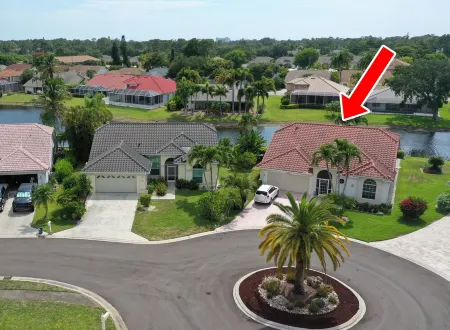 Beautiful Vacation Home with Saltwater Pool and Spa, Lake View and SW Exposure