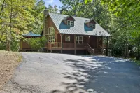 Cozy Cabin Near Helen + Hot Tub + Fire Pit + Game Room + More