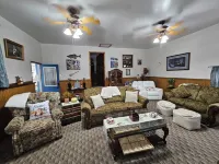 Sportsman’s Hideaway- Cozy 3 bedroom home less than 2 miles from Bass Lake!