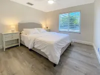 Tequesta Beach House, Heated Private Pool, Close to Beach, Sleeps 8 Jonathan Dickinson State Park Observation Tower 주변 호텔