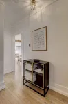 High End Campus Cottage 5 Star - King Bed, 3 Bedrooms, 1.5 Bath, Newly Remodeled