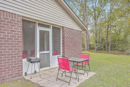 Relax Near Downtown Charleston and Beaches Отели в г. Berkeley County