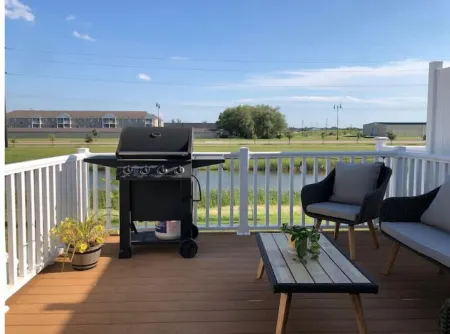 The MikkonINN - Modern 3 bed home by The Lights