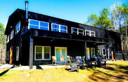 Black Pearl Lodge @ DeGray. Small event venue or fun family getaway!