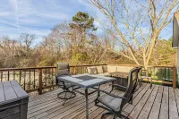 Cozy pet-friendly home close to Camp Lejeune and area beaches. Hotels near St. Julia AME Zion Church