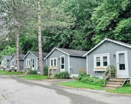 Cozy MaineStay Cottage #1 Hampden/Bangor 漢普登酒店