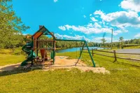 Pocono Dream Chalet- HOT TUB/GameRoom/Lake & Pool Access/ Fireplace / Firepit