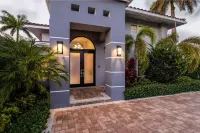 "Luxury waterfront mansion with large pool" Near clear water & sandy beaches !