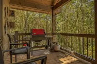 Charming Log Cabin Getaway – Hot Tub & Firepit