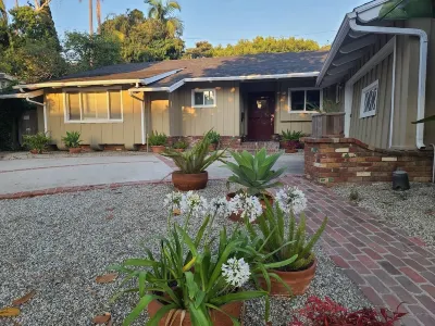 Westside Retreat w/Yard, Grill, Hot Tub, Near Sofi Stadium, LAX, and the Beach Hotels in der Nähe von Kenneth Hahn State Recreation Area
