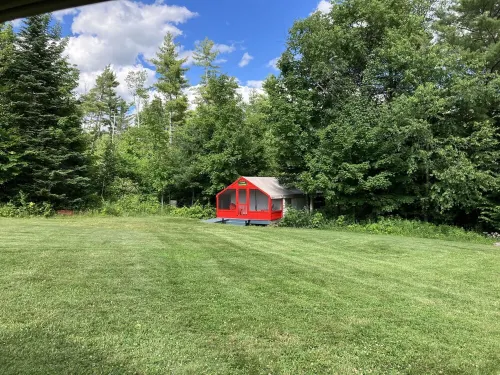 GLAMP SUZANNE: CANVAS CABIN ON PRETTY ADIRONDACK FARM OFFERS PRIVACY AND VIEWS
