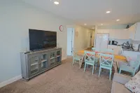 A Beautiful Condo w stunning panoramic views of the ocean!